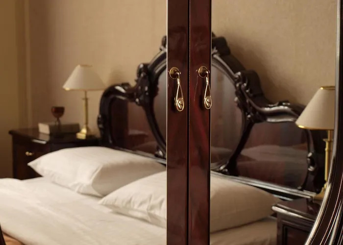 George Hotel